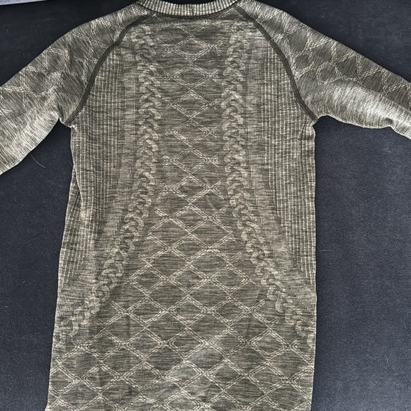 Lululemon long sleeve top - Picture 4 of 5